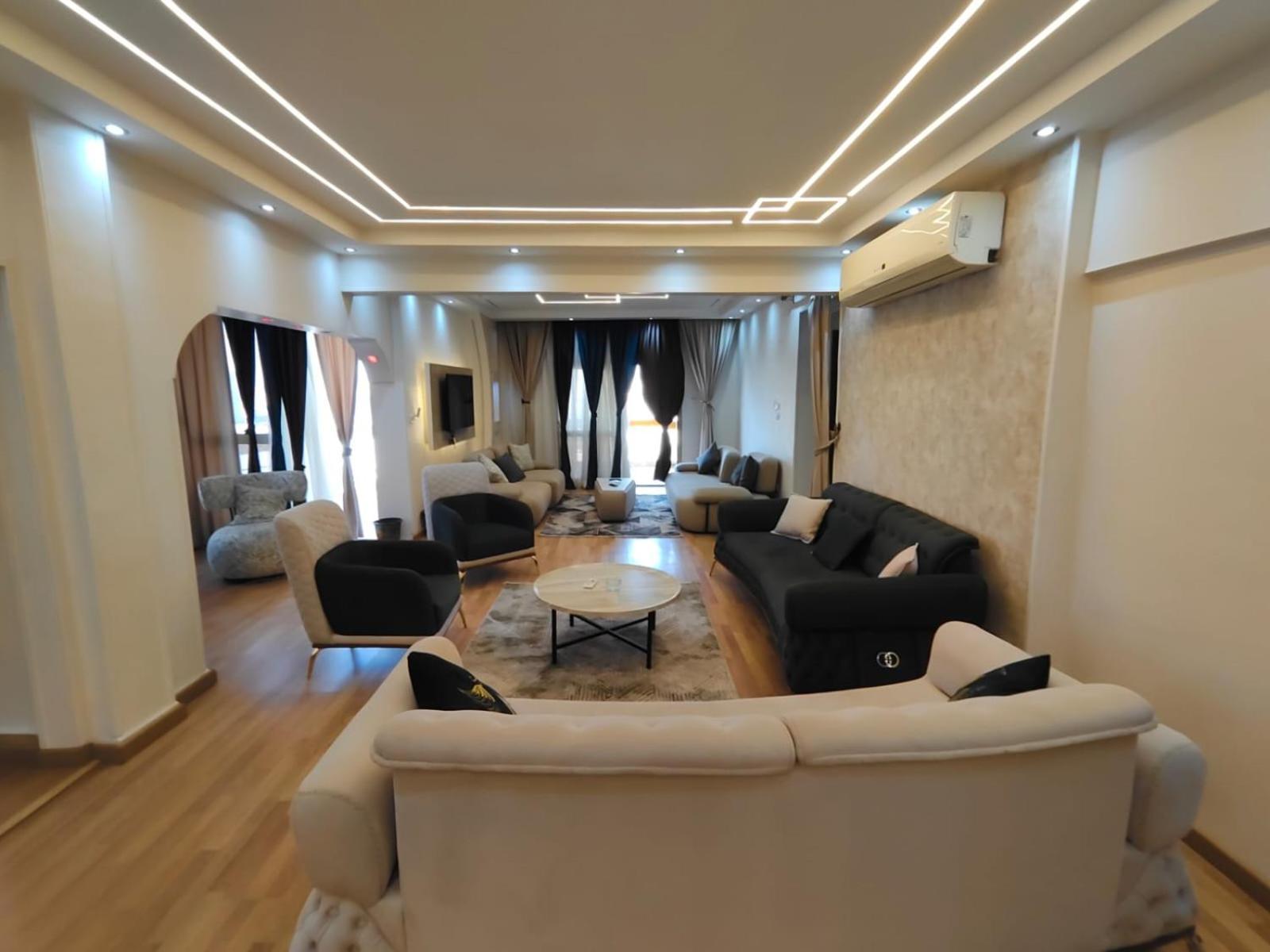 Apartment مفروشة تطل علي النيل مباشره *