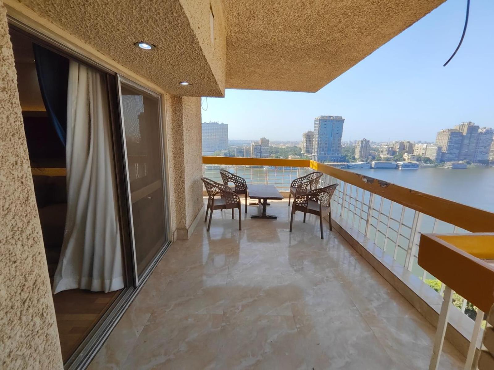 Apartment مفروشة تطل علي النيل مباشره Cairo